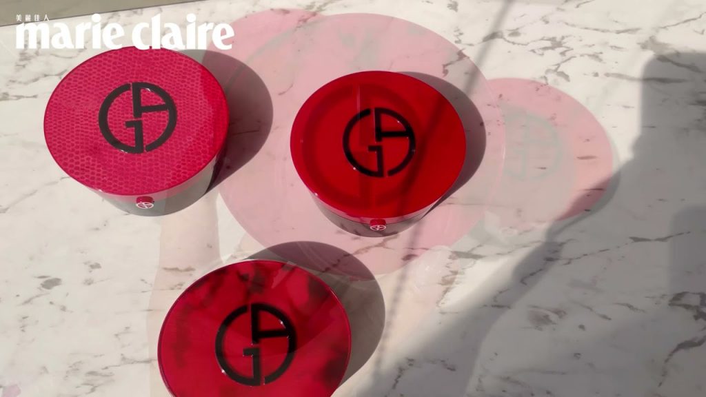 Giorgio Armani新版紅絲絨氣墊,全新升級更保濕、更控油,還有三款外殼可以挑!