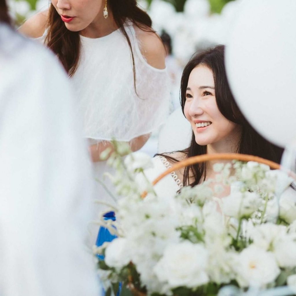 酣暢淋漓地大筆潑灑出自己的形象,沒有絲毫粉飾和雕琢,惟留下粗獷的美、質樸的美、自…