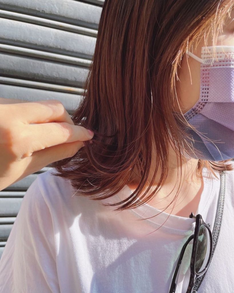 微翹 –
這是韓國路上幾乎每5人就有1人燙的髮型
而韓妞之所以會這麼愛這款中長…