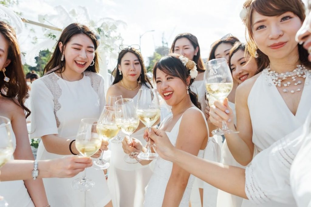 Cheers !
飲料也要白色才是我們白色野餐的精神
#國際白色野餐日 #di…