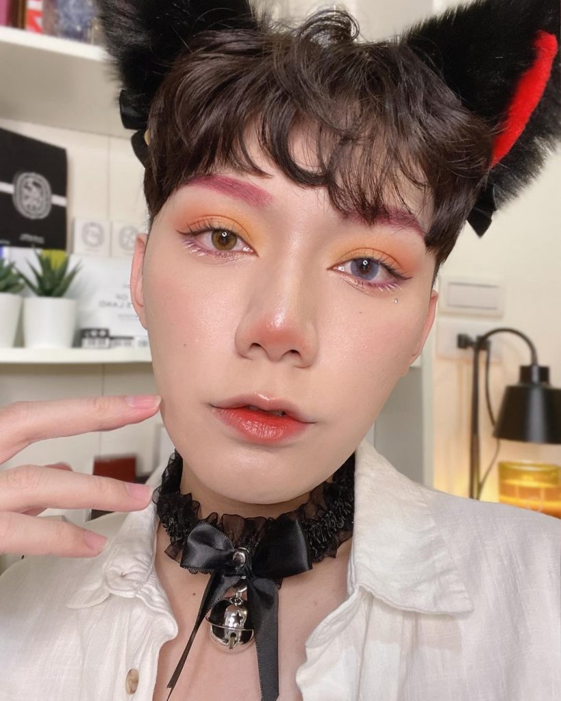 
【新春配色妝容】
賀虎年到來融合前陣子很火的狐狸妝
預祝大家年行大運(?)整…