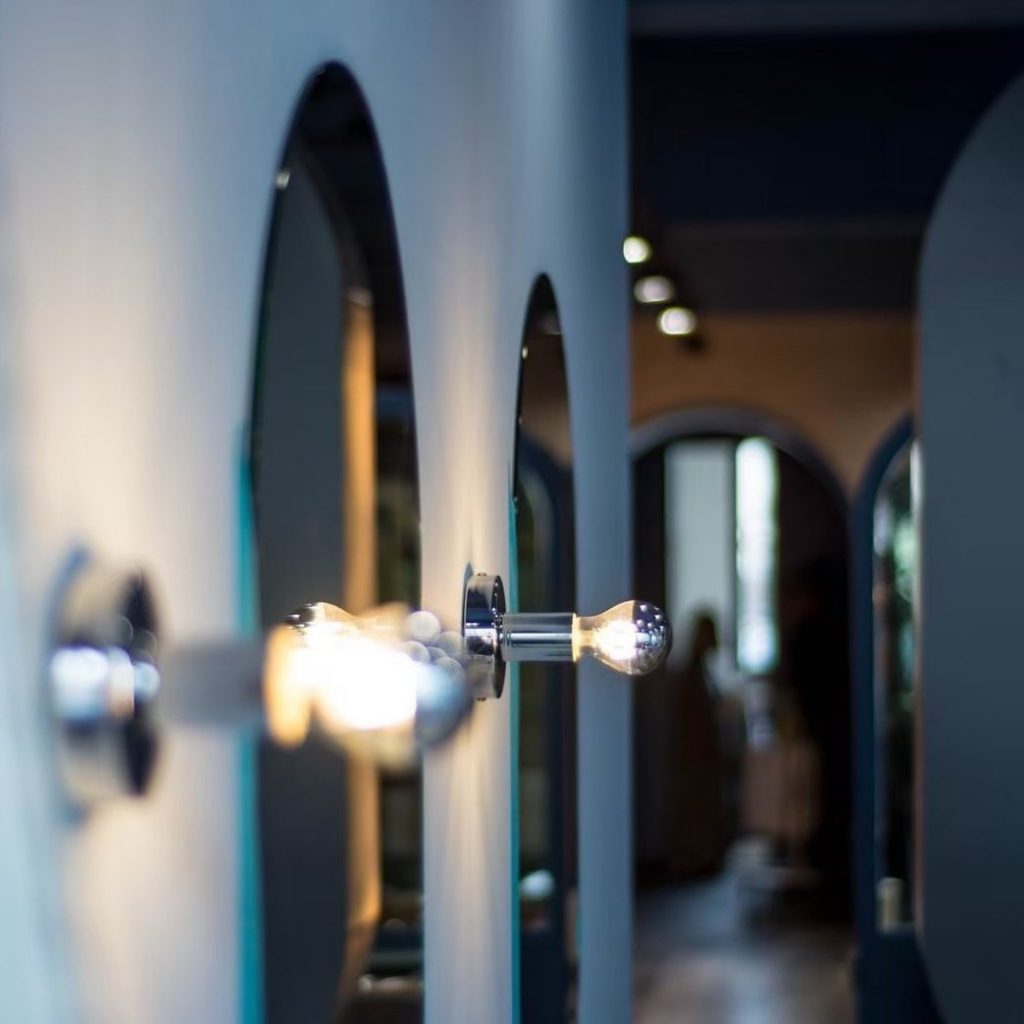 毛胚屋從無到有的隔間
地板、水管、電線、吹風機專屬電壓、
客人USB充電面板高度…