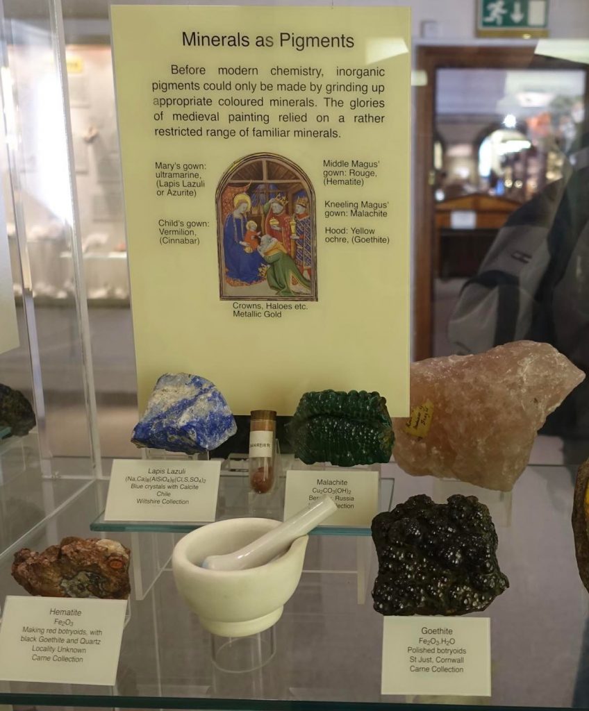 中世紀無機顏料只能透過研磨適當的彩色礦物…