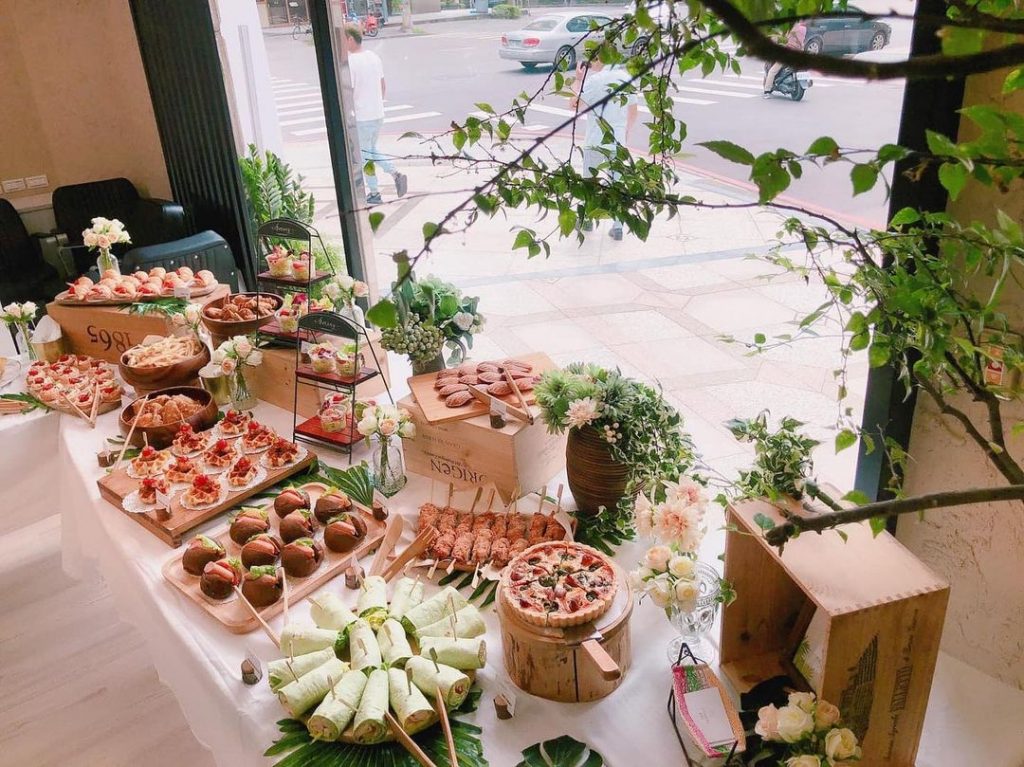 為迎接2021新的一年,璐露野野餐餐廳即將轉型囉
109.12.28起調整,於1…