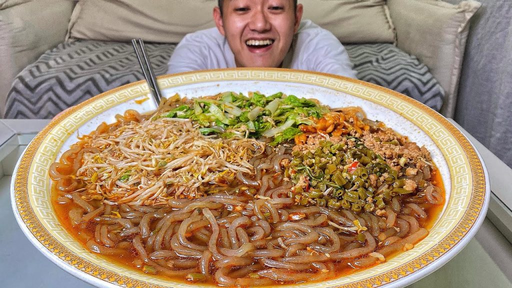 超大碗巨無霸酸辣粉! Super Bowl of Big Mac Hot and Sour Noodles!