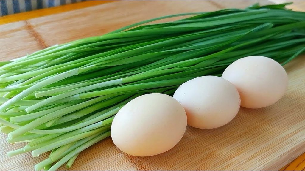 【小穎美食】吃了30多年韭菜,這種農村特色做法第一次見,開胃爽口又下飯,香