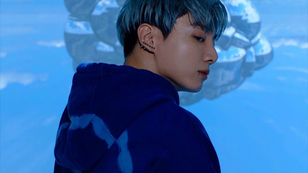 BTS 在#LVMenSS22 中為 Vogue Korea 和 GQ Korea | 路易威登