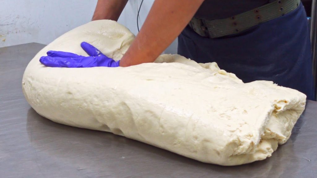 Popular!Clay Oven Rolls, Fried bread stick / 爆蔥!蔥花燒餅, 油條製作 – Taiwanese Street Food