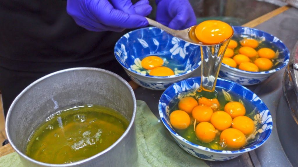 Unique!Braised Egg Whites, Rice Noodles Soup, Fried Pork Skins Soup/北港獨門小吃!蛋黃麵線糊, 蛋白滷, 椪皮湯製作 – 台灣美食