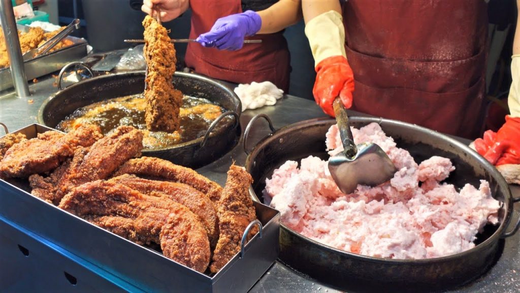 Soft and crispy!Fried Pork with Secret Sauce/每日只賣四小時!祖傳秘製紅糟肉, 紅糟肉炒蒜苗-Taiwanese street Food
