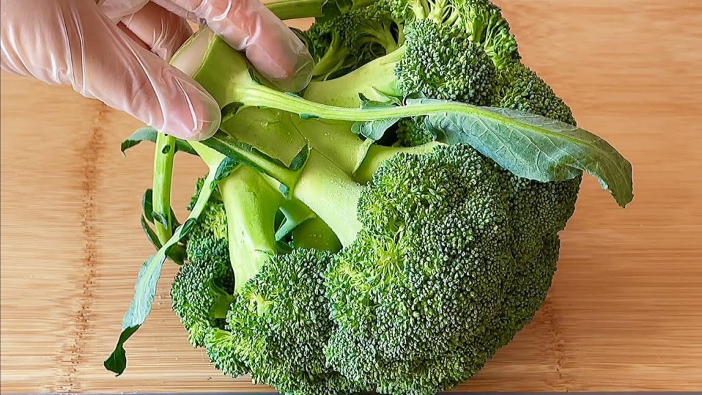 【小穎美食】炒西蘭花,切記不要焯水和直接炒,教你一招,鮮嫩入味好看又好吃