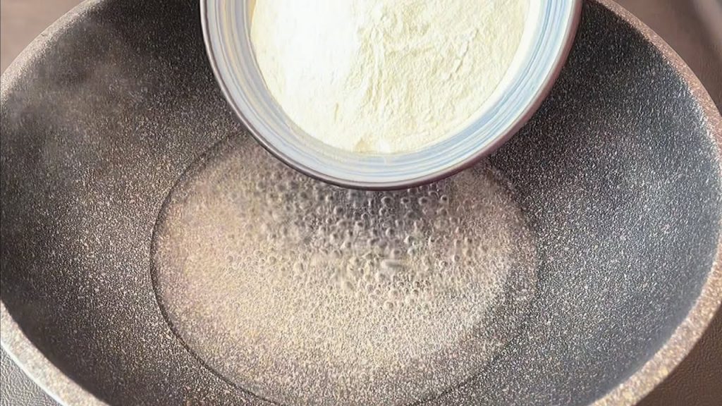 【小穎美食】糯米粉倒入滾燙的開水里,瞬間變美食,個個酥脆香甜,營養又美味