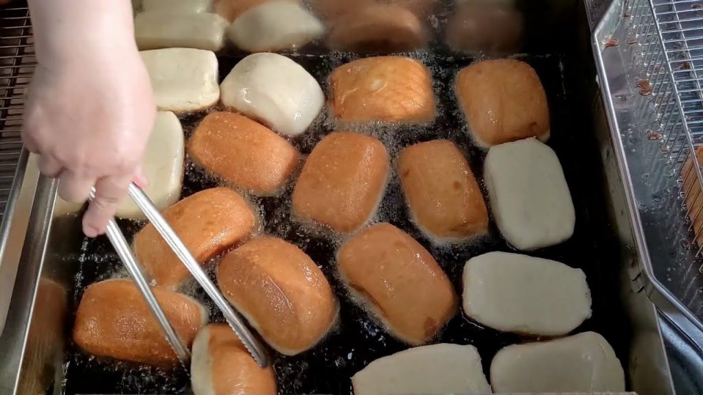 焢肉炸饅頭,咖哩包,紅豆包/Fried Buns with Stewed Pork,Fried curry bread,Fried curry bread-台灣街頭美食