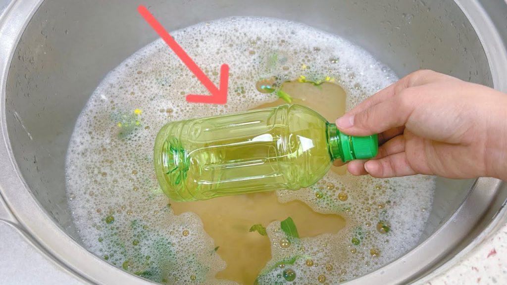 洗碗池下水道無論有多堵,只需一個塑料瓶,立馬就疏通,不花1分錢,超管用