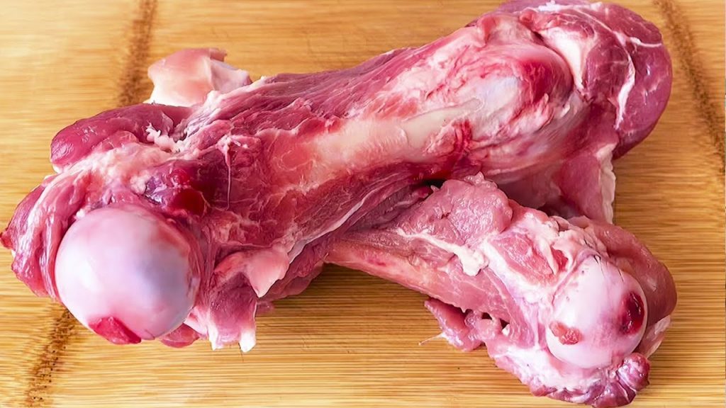 【小穎美食】燉骨頭湯,牢記“兩放兩不放”的訣竅,湯甜肉香不油膩,營養解饞