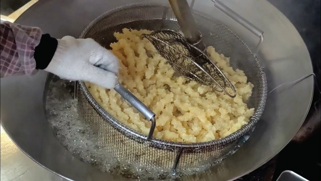 古早味零食-卡哩卡哩製作/spiral Corn snacks -台灣街頭美食-台灣零食