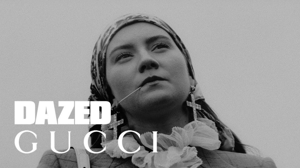 艾瑪·路易絲·科林 (Emma Louise Corrin) 呈現“紅色約會” | 絕對初學者 | Dazed 和 Gucci