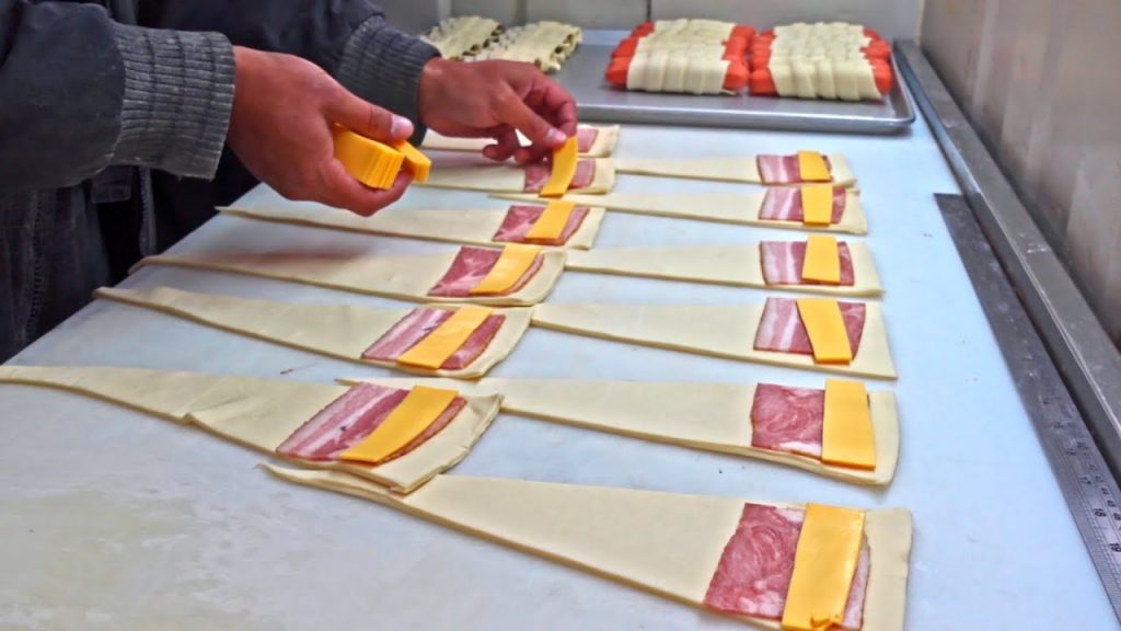 How to Make 3 Types of Croissants and King Size Croissants / 三角切割術!四種美味麵包製作 – 限量可頌 – Taiwan Food