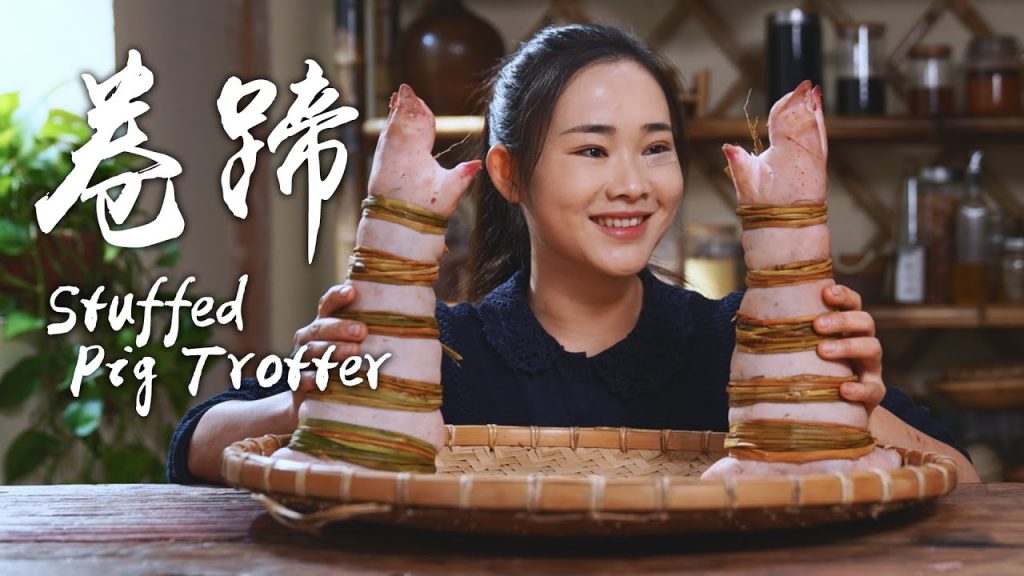 又到了殺年豬做過年菜的時候了,吹豬肝、卷蹄、香腸,你們吃過嗎? 【滇西小哥】