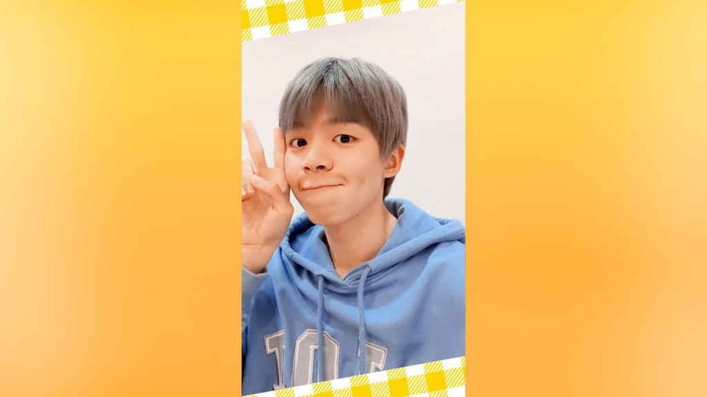 當你躺著滑手機,男友/女友叫你拍照給他看時… Sending selfies to your boyfriend/girlfriend【黃氏兄弟】#shorts #shortsTW