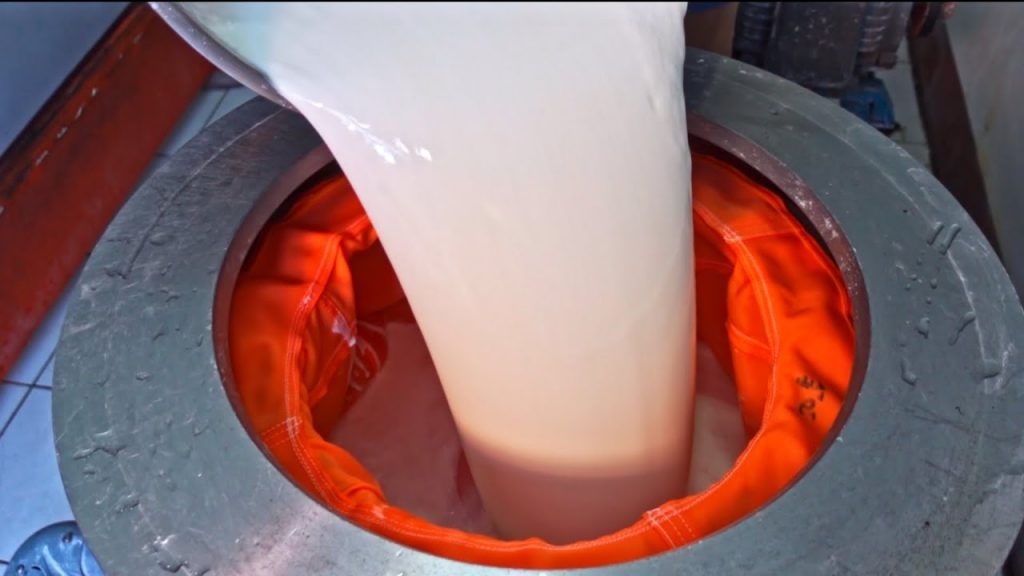 Taiwan Traditional Wedding Dessert – Fried Sticky Rice Balls / 澎湖的紅色炸彈! 炸棗, 炸菜丸, 炸芋丸