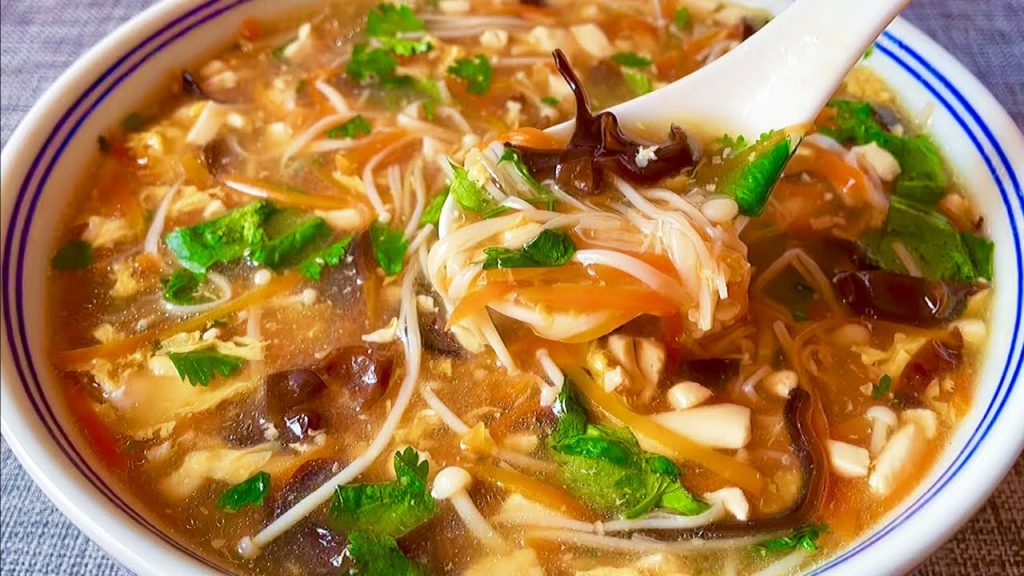 【小穎美食】天涼了,全家人都喜歡這道酸辣湯,酸辣鮮香,暖身又暖胃,超簡單