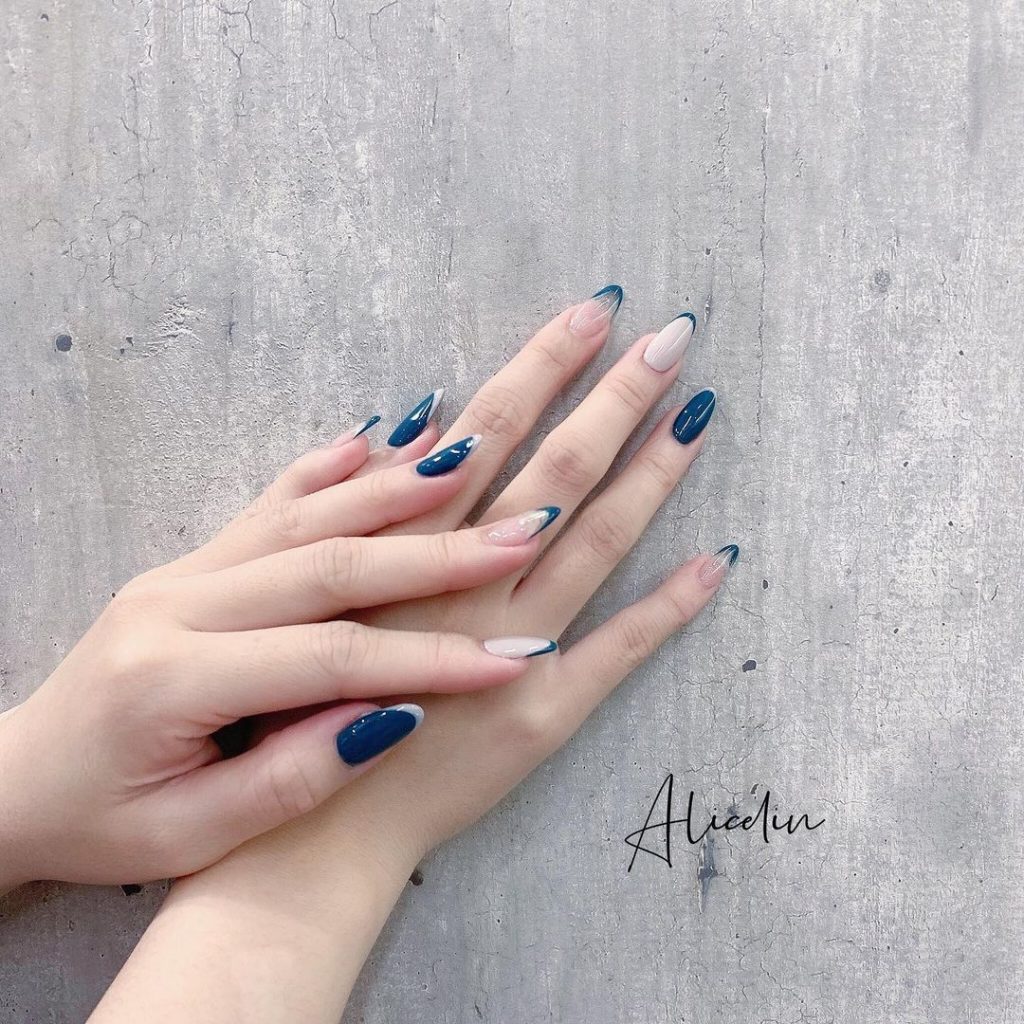 今天的手太美了啊!
這次我跟min超有默契同聲說今天畫綠色的好了!然而就被min…