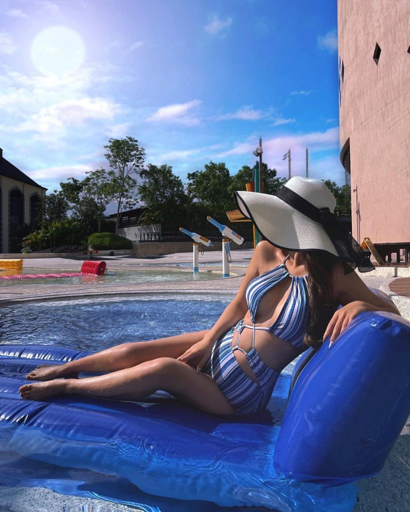 謝謝大家一直以來做的支持
我一直認為我是一個幸運的人
因為遇到很多的貴人
一路走…