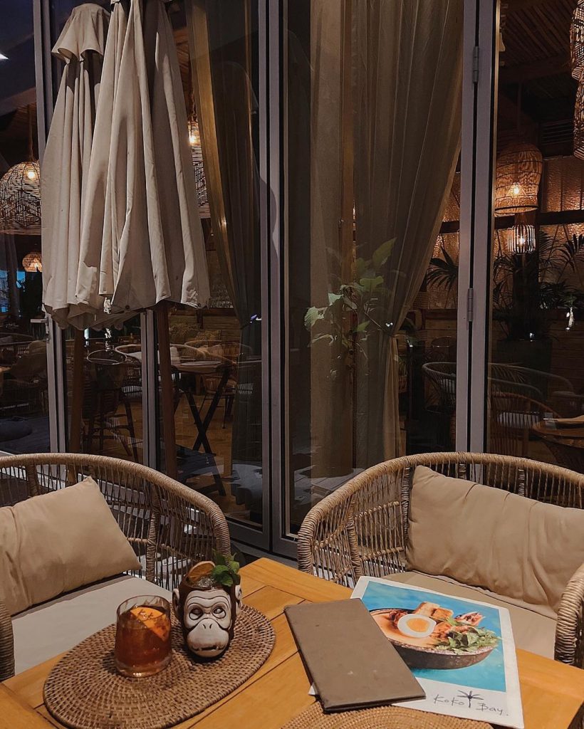 – Koko Bay –
我們只有來喝酒
不過聽說餐點也還不錯
但我個人呢
是因…