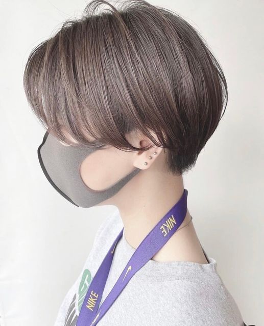 依照臉型設計俐落的短髮
已變成曼達的招牌…