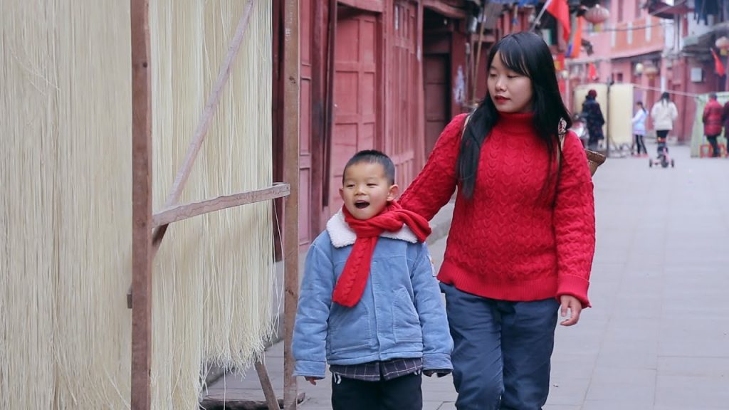 【二米炊煙】中國過春節很講究,堅果飲料零食一個都不能少,吃著火鍋和家人一起迎新年