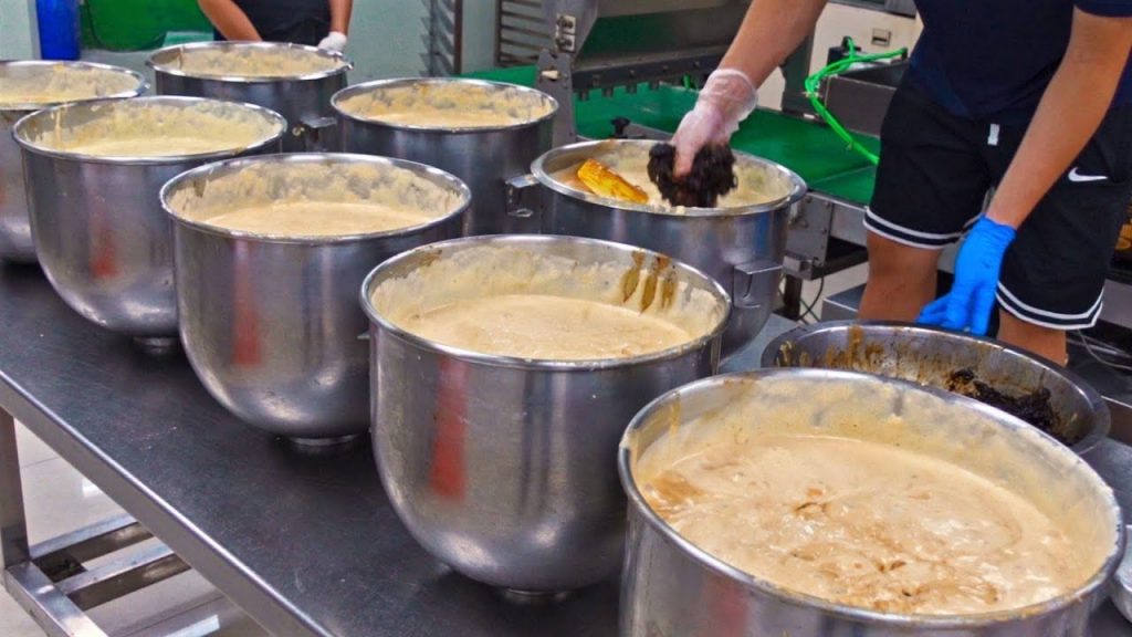 Cute and Delicious! Longan Cupcake Mass Production Process/Dried Longan/百年餅店!桂圓蛋糕, 龍眼乾-Cake Factory