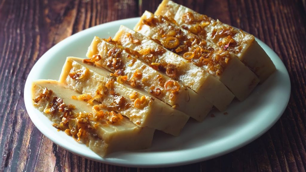 【1mintips】油蔥粿,快要買不到,傳統好味道!傳香甲子街頭好滋味! !冰過再熱一樣好吃!