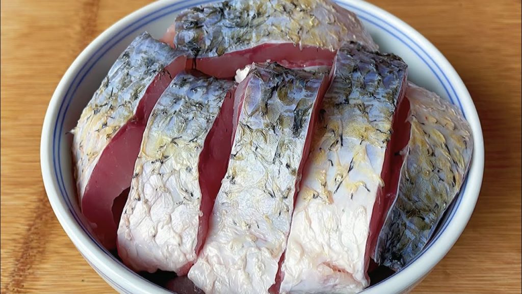 【小穎美食】入秋後要多吃魚,教你懶人做法,用料簡單味道足,上桌連汁都不剩