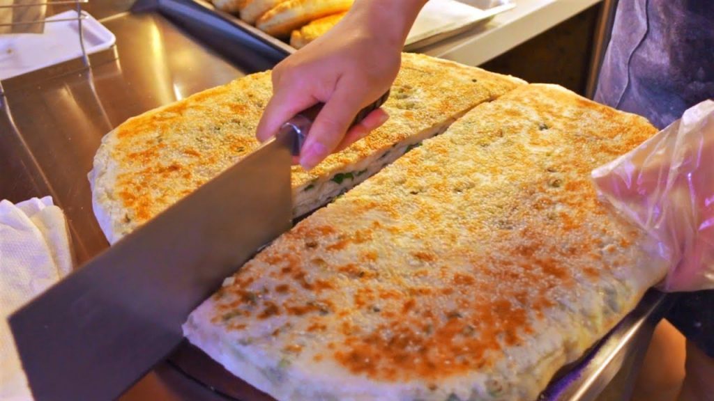 Giant Scallion Pancake Making Skills/巨大蔥花大餅,芝麻大餅,餡餅 – Taiwanese Street Food