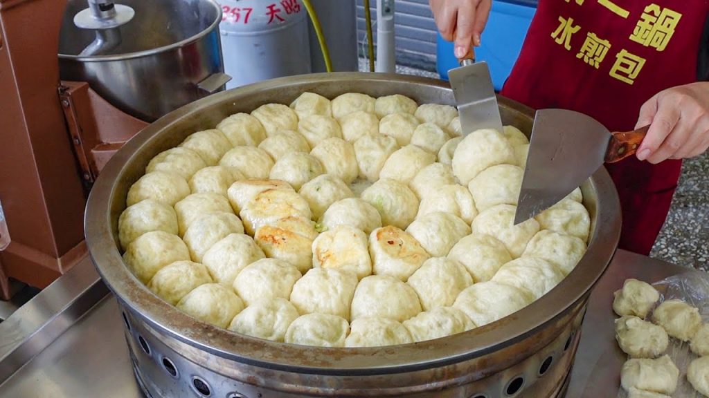 台灣街頭美食 – 人氣蒸炸包子 / 水煎包達人製作技巧
