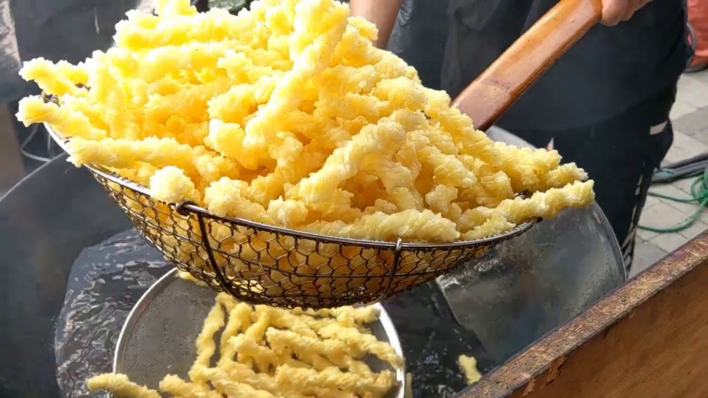 古早味零食-卡哩卡哩製作/spiral Corn snacks -台灣街頭美食-台灣零食