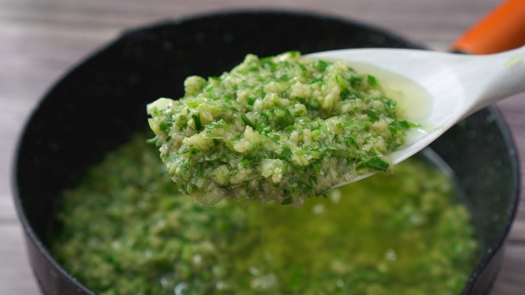 【1mintips】萬用蔥油醬,從抹吐司/炒飯/煎蛋,到百種肉類炒菜料理,加一點,你就是大廚! !冰箱放一罐,做菜不煩惱!