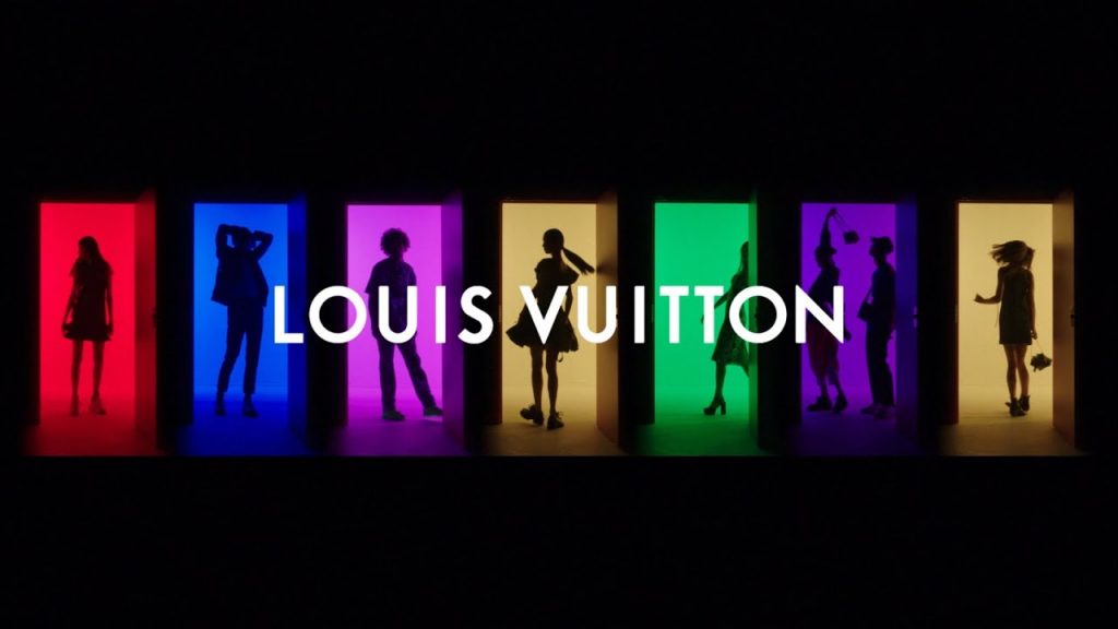 與 Alicia Vikander 一起回家度假路易威登