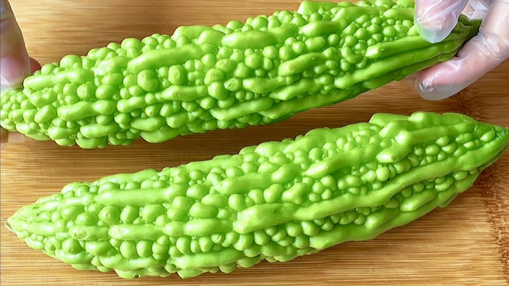 【小穎美食】苦瓜不要炒著吃和涼拌了,教你新吃法,連挑食的孩子都搶著吃