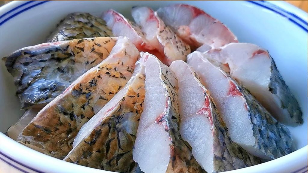 【小穎美食】入秋後要多吃魚,教你懶人做法,用料簡單味道足,上桌連湯汁都不剩