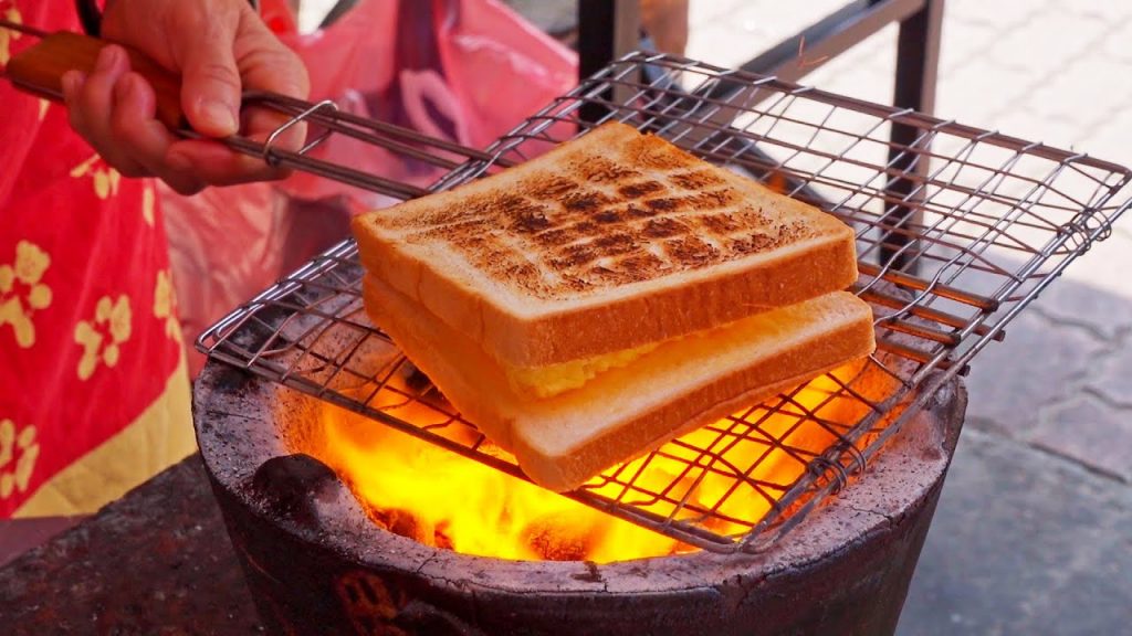 Taiwanese Street Food – Grilled Sandwich, Peanut Candy Roll, Grilled Egg Cake/古早味碳烤三明治, 香菜花生捲, 碳烤鴨蛋糕