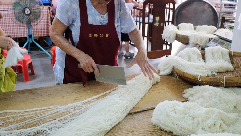 How Rice Noodles Are Made / 百年米粉製作技能 – Taiwanese Traditional Food