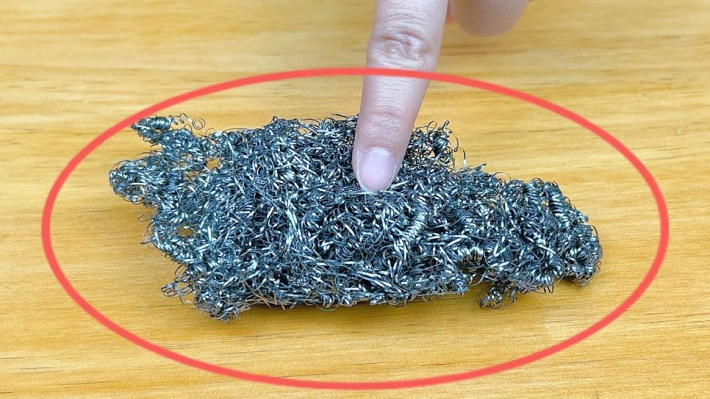 廢舊鋼絲球不要再扔掉了,把它放在衛生間,解決了千家萬戶的煩惱,真的太實用了 ,scrap steel balls , life hacks , 废旧钢丝球