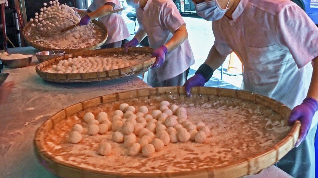 Handmade Yuanxiao (Tangyuan)(Sweet Rice Dumplings) / 手工搖元宵製作(湯圓)-Taiwanese Traditional Food