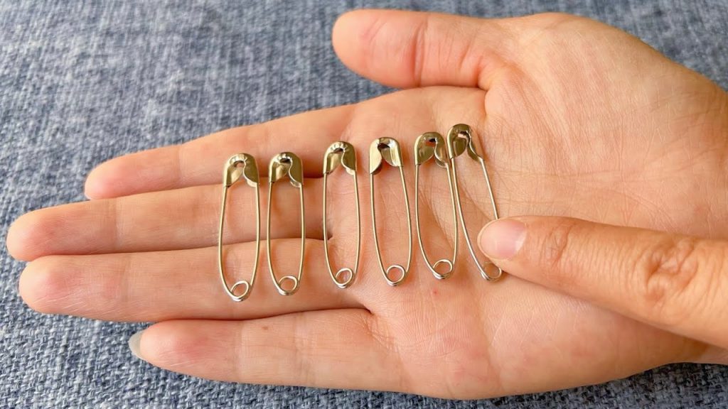 活了20年才知道,別針還有這樣奇妙的用法,看完趕緊回家試試 ,SIMPLE SAFETY PINS LIFE HACKS