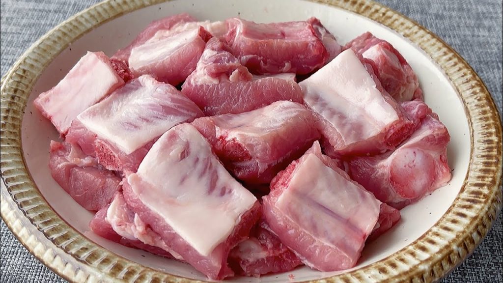 【小穎美食】排骨不管怎麼做,切記不要直接焯水,教你一招,排骨鮮嫩不腥不柴