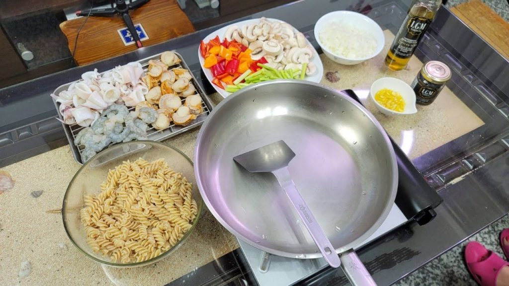 直播EP68. 今天吃清炒豪華松露海鮮義大利麵!! 吃飯聊天時間|乾杯與小菜的日常