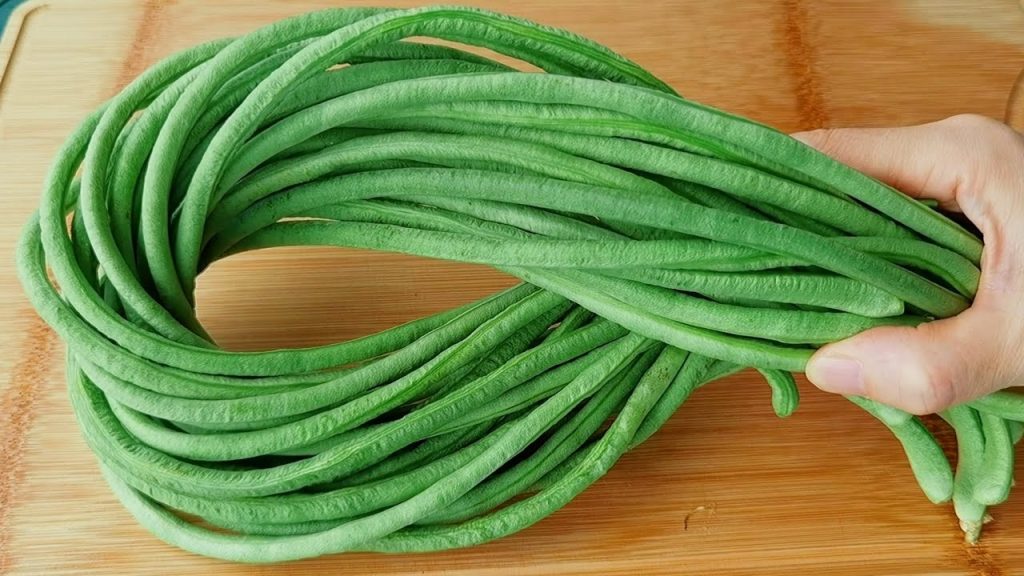 【小穎美食】豆角有人焯水,有人直接炒,難怪不好吃,飯店大廚教你正確做法