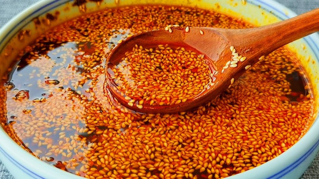 【小穎美食】做辣椒油有人直接潑油,有人直接加水,都不對,大廚教你正確做法